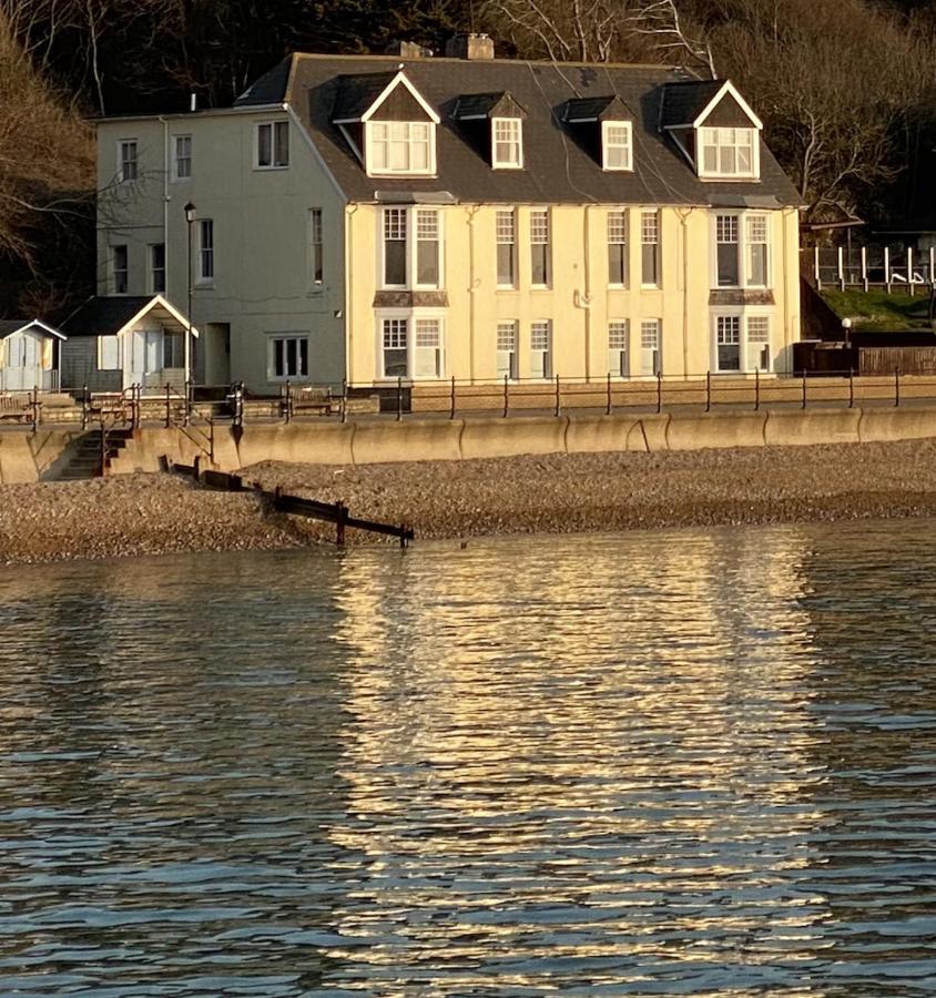 Promenade Apartment With Own Beach Hut Totland Exteriör bild