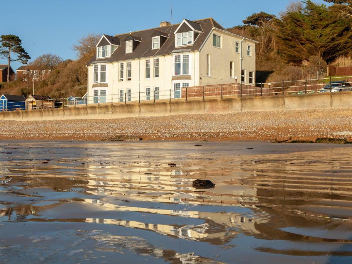 Promenade Apartment With Own Beach Hut Totland Exteriör bild