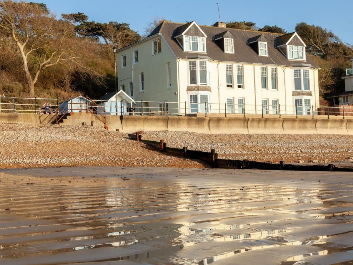 Promenade Apartment With Own Beach Hut Totland Rum bild