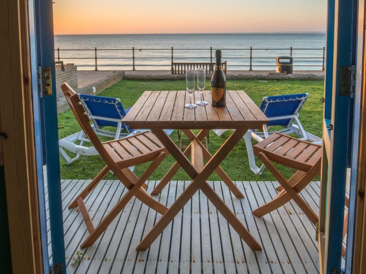 Promenade Apartment With Own Beach Hut Totland Exteriör bild