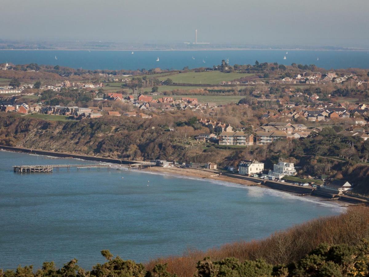 Promenade Apartment With Own Beach Hut Totland Rum bild