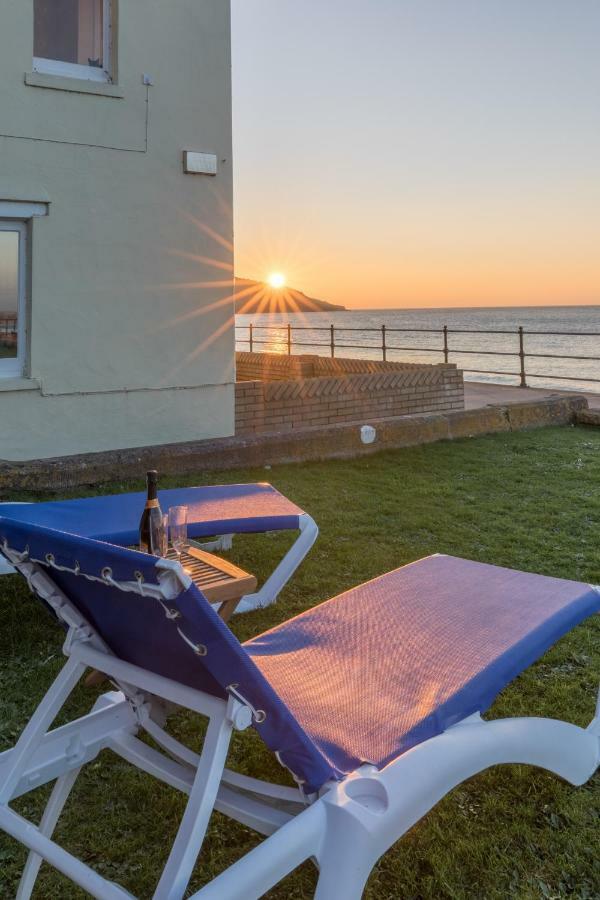 Promenade Apartment With Own Beach Hut Totland Exteriör bild